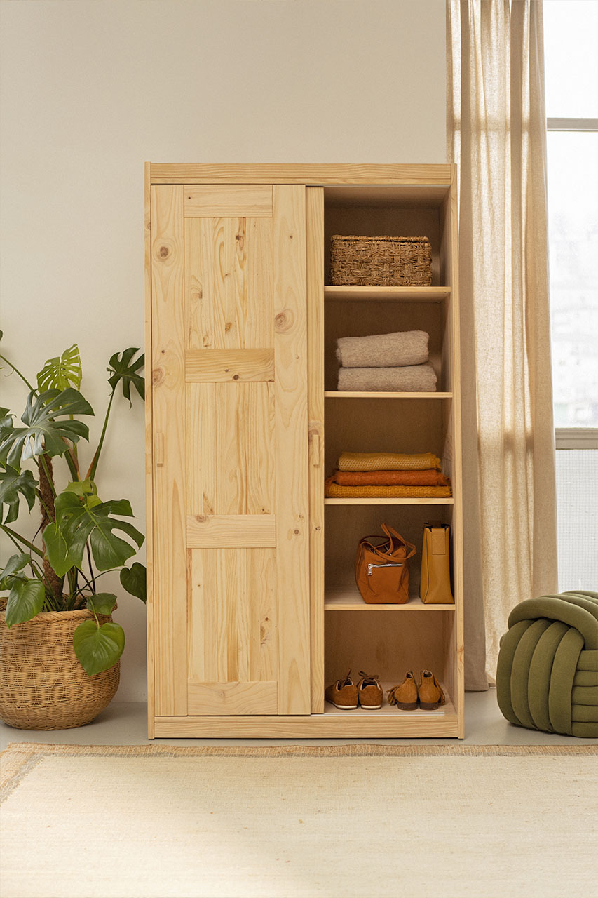 Imagen de ambiente 3 para:Armario de madera maciza de pino con puertas correderas